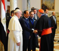 President El-Sisi of Egypt welcomes Pope Francis at the Presidential Palace in Cairo. Here the president welcomes the representatives of the Vatican accompanying the pope to Egypt (Source: Youm7)