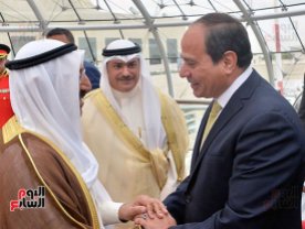 2017-05-07 President El-Sisi Welcomed in Kuwait Airport by Emir Al-Sabah and Kuwaiti officials 01 Youm7 107842