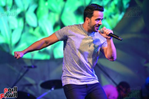 2017-08-12 Luis Fonsi Despacito performing at the Summer Tropical Party of the Mediterranean in Egypt Youm7 03