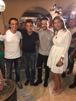 2017-08-12 Luis Fonsi Despacito with his Egyptian Fans of the Pharaohs 3ain