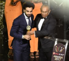 2018-01-24 Egyptian football player Mo Salah receiving the CAF Best African Player Award 2017